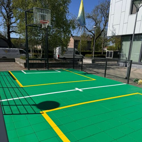 Pannakooi met basketbal 99 Pannakooi kopen met basketbalvoorzieningen en Granuplast sportvloer